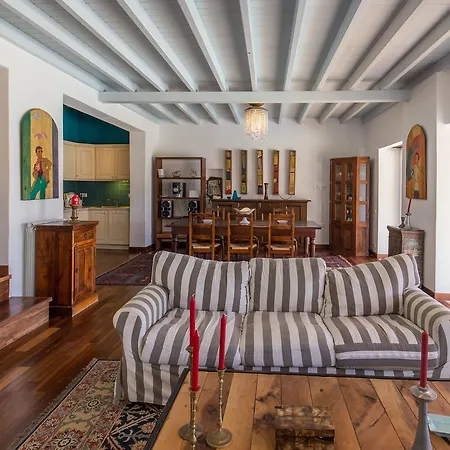Royal Seaside Villa *