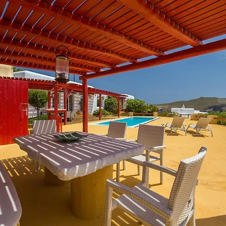 Royal Seaside Villa *