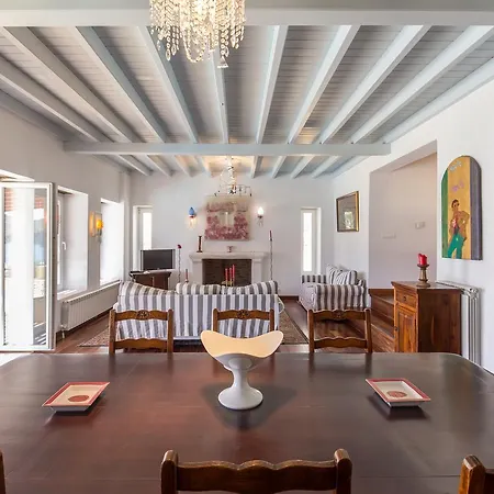 Royal Seaside Villa