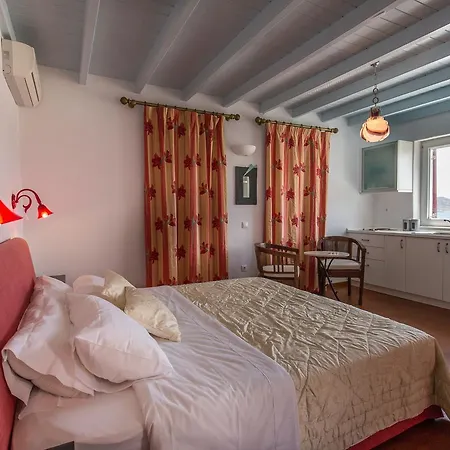 Royal Seaside Villa *