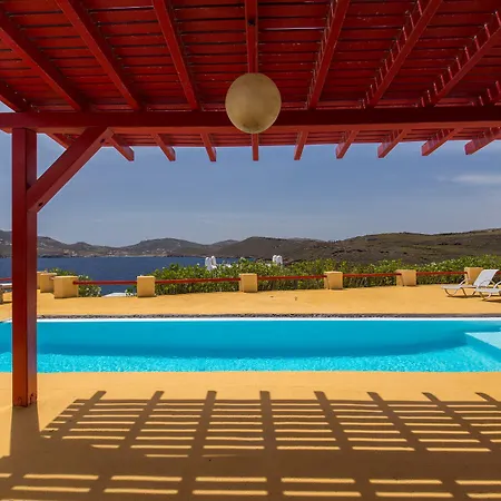 Royal Seaside Villa *